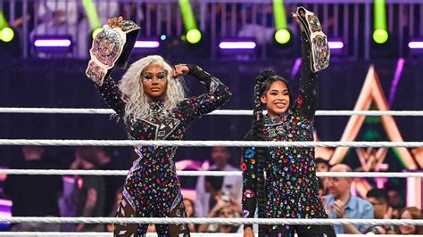 Bianca Belair Reveals Wardrobe Malfunction From WWE Crown。